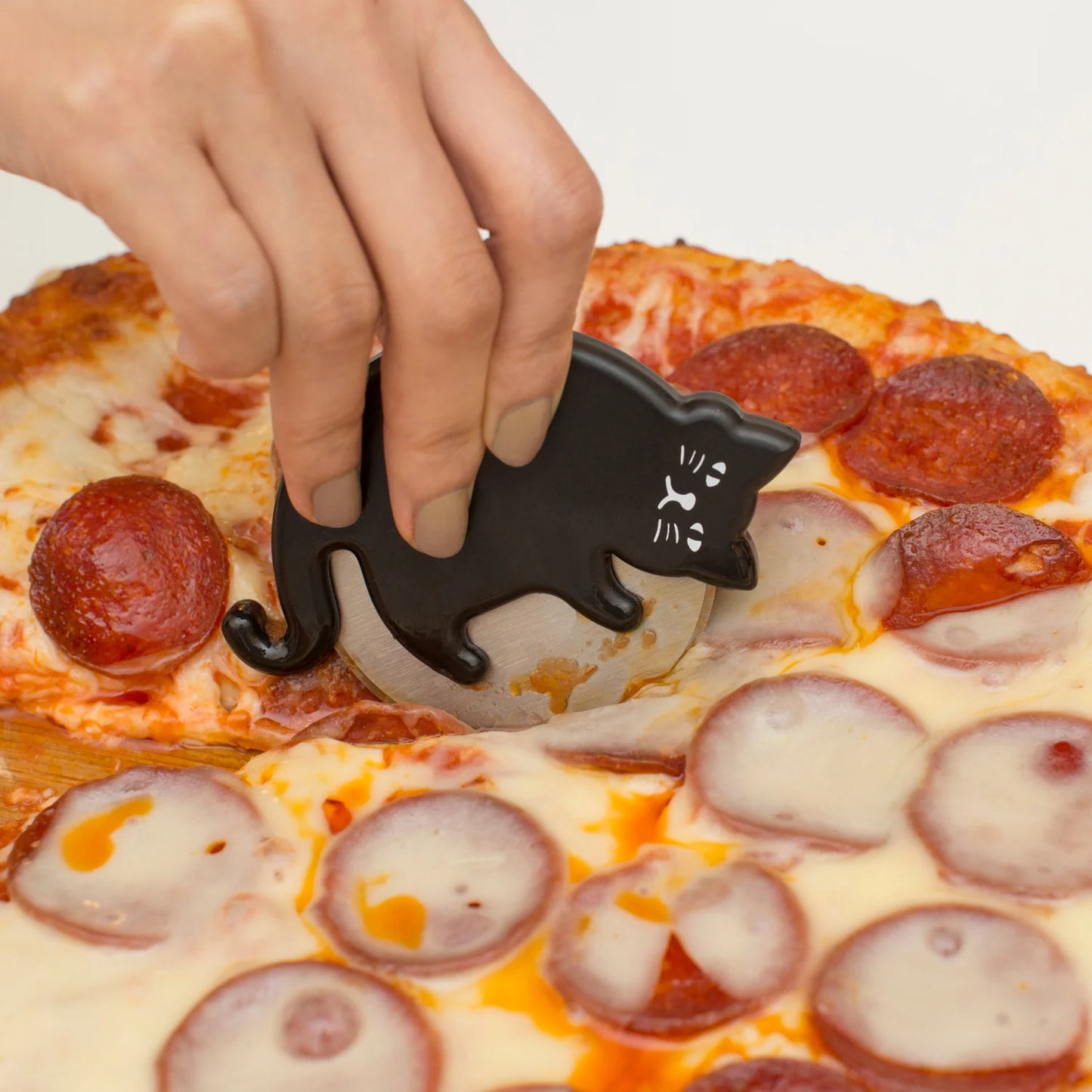 Kikkerland Cat Lovers Pizza Cutter