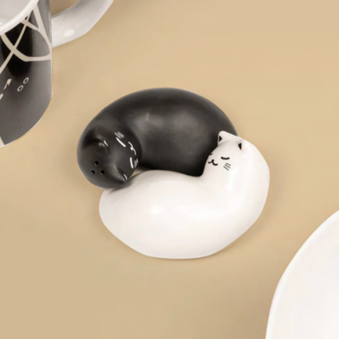 Kikkerland Purrfect Salt & Pepper Shaker