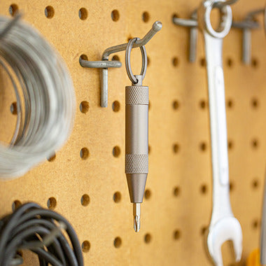 Kikkerland Screw it Keychain