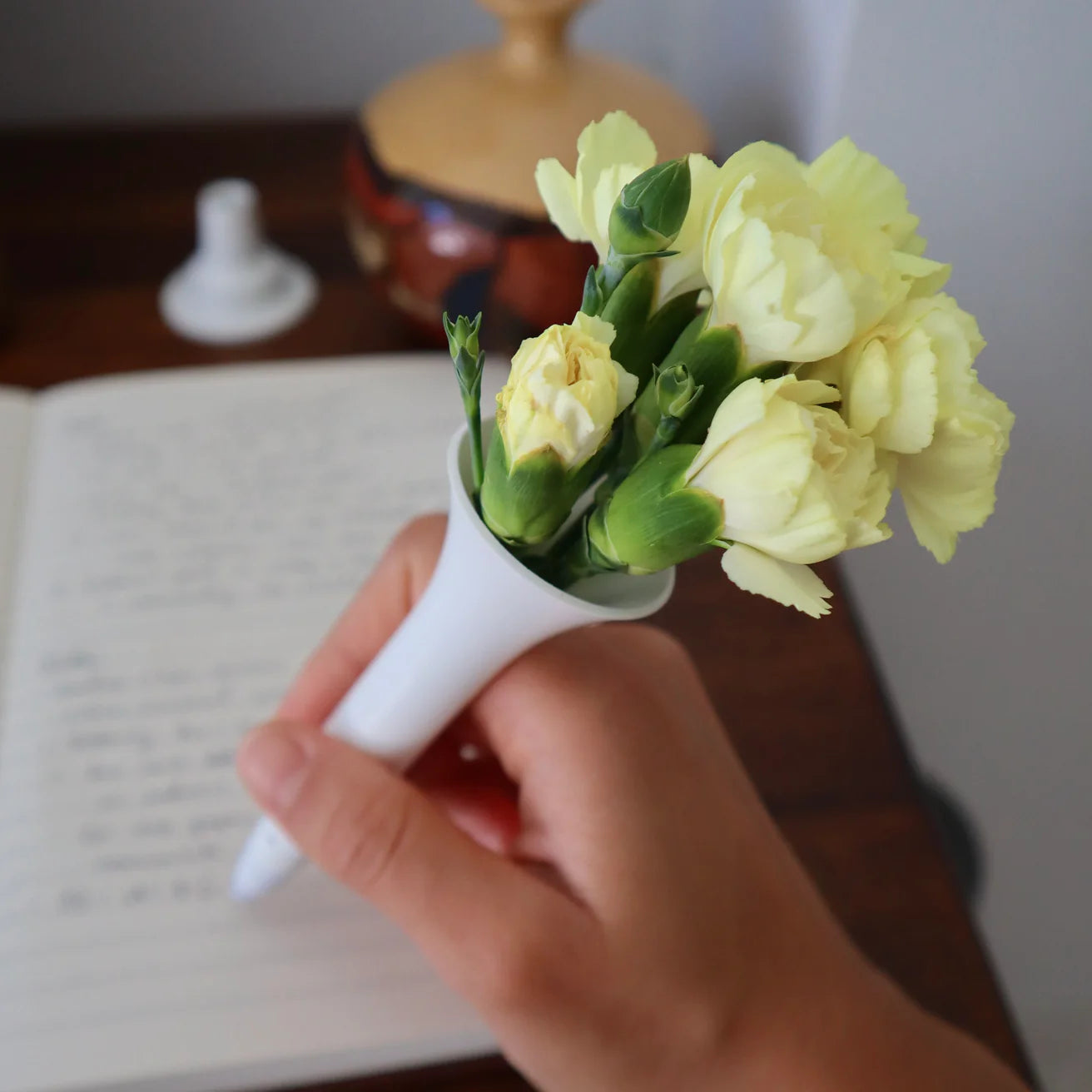 Kikkerland Vase Desk Pen