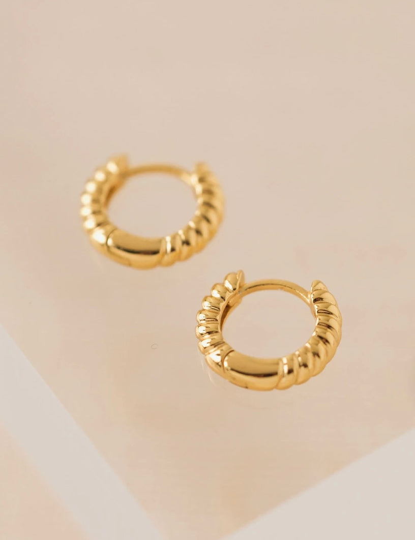 Lover’s Tempo Fine Twist Huggie