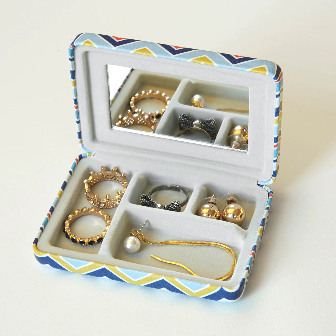 Kikkerland Travel Jewelry Case